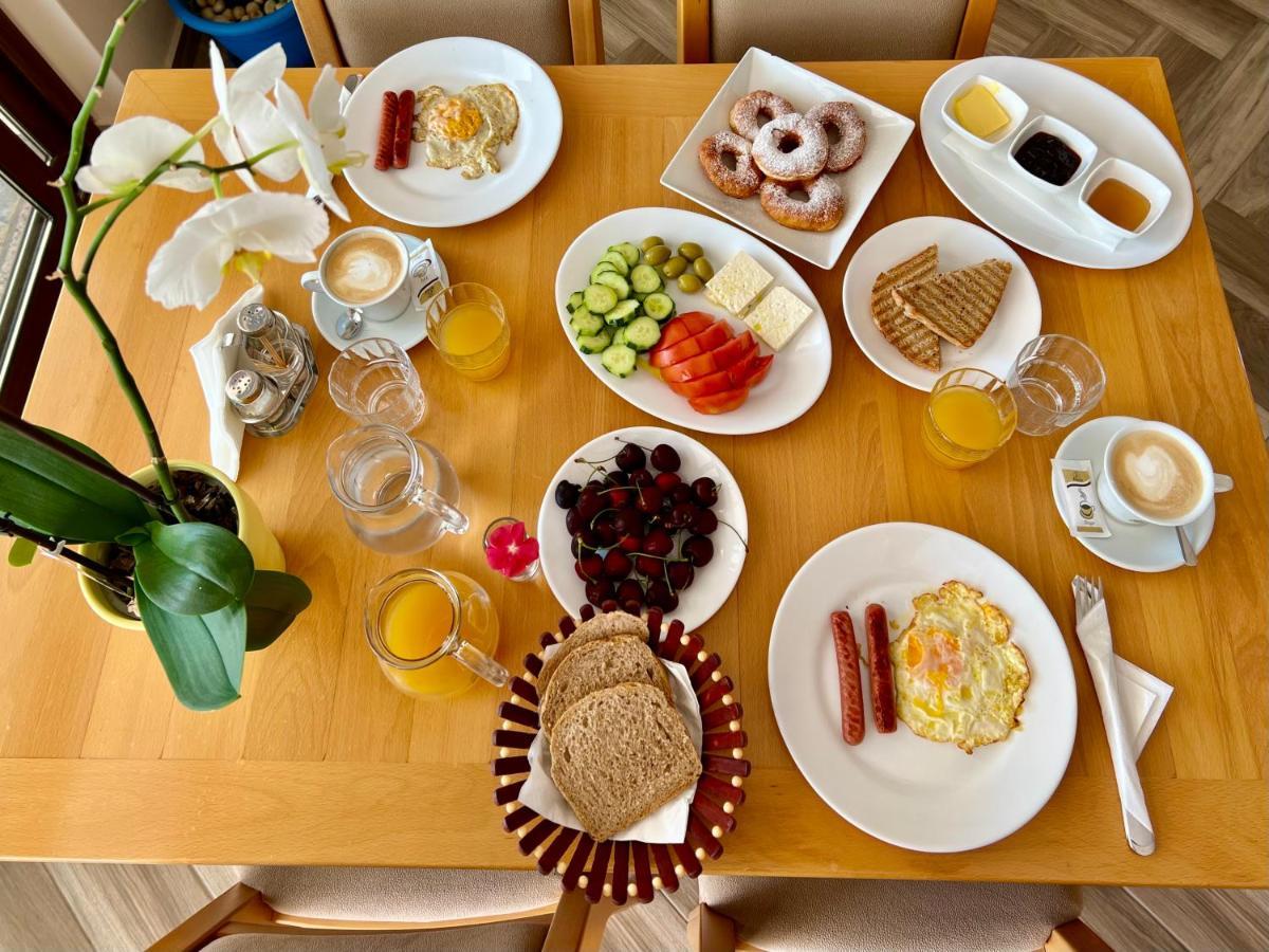 Family Hotel Haruni 卡萨米尔 外观 照片