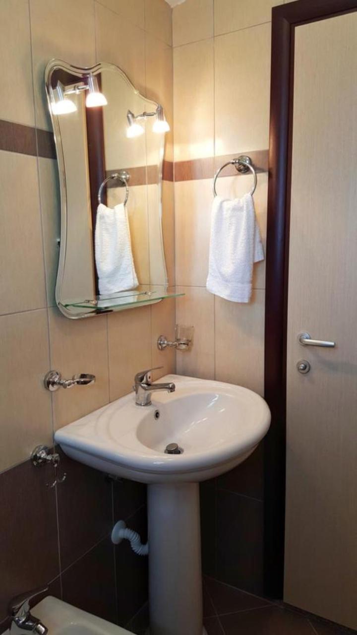 Family Hotel Haruni 卡萨米尔 外观 照片